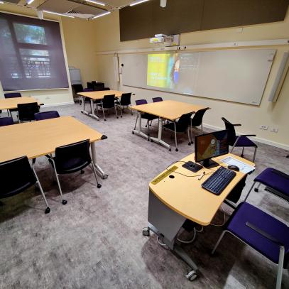 Image of active classroom at American Univ. in Cairo - Rm CO01