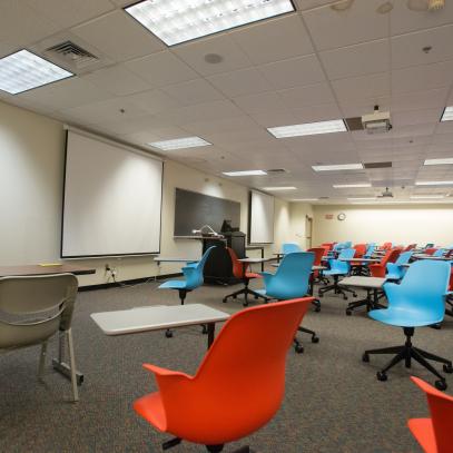Dual projection classroom with single workstatsions